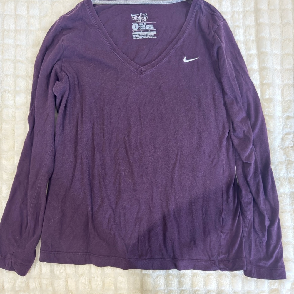 Women’s Nike Purple Long Sleeve Shirt. Large